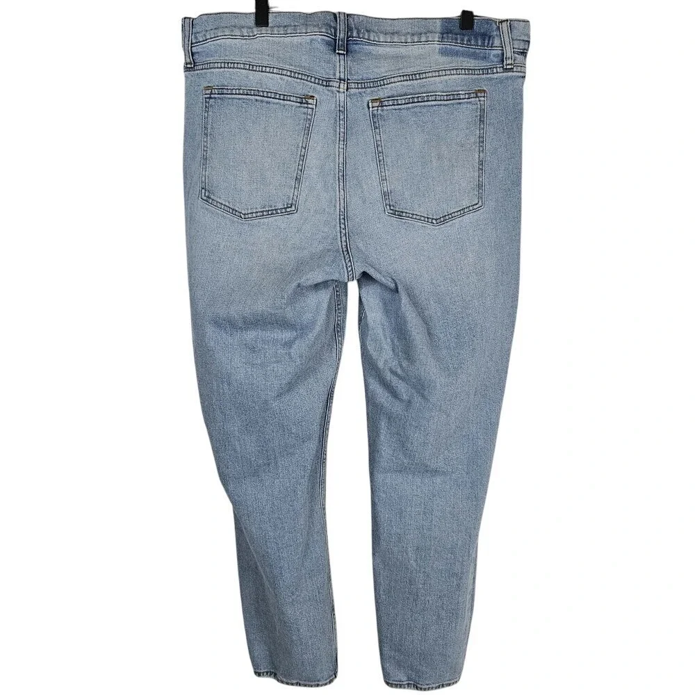Abercrombie & Fitch The Mom‎ High Rise Jeans Womens 18L Light Wash Distressed